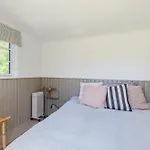 Authentic Log House Near Bøtø By