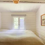 Authentic Log House Near 펜션
