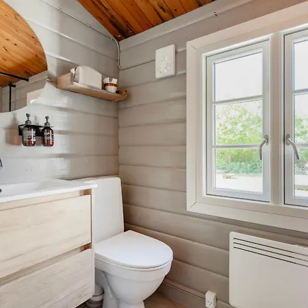 Authentic Log House Near Tatil Evi Bøtø By