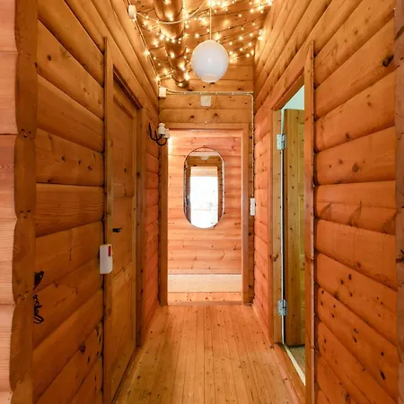 Holiday home Authentic Log House Near Boto By