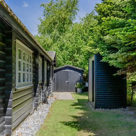 Authentic Log House Near 펜션 *